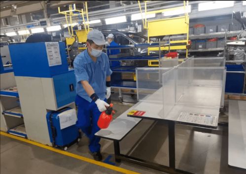 上汽臨港工廠(chǎng)的36天封閉運(yùn)行 堅(jiān)守與創(chuàng)新，水草打撈船背后的協(xié)同精神