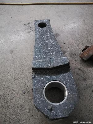 高鉻合金錘頭與高錳鋼錘頭哪個更"經打"耐磨錘頭。